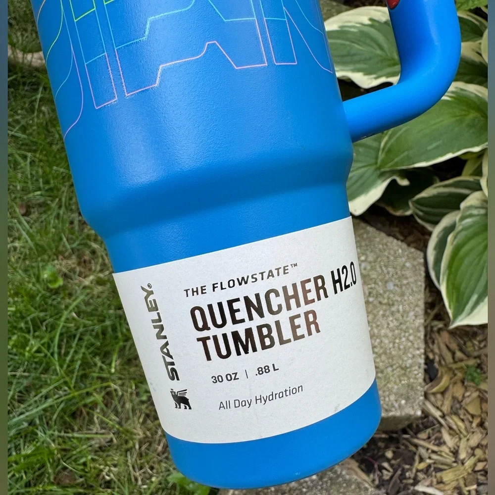 Stanley Blue and Red Quencher Tumbler 30 oz NWT - Picture 3 of 3
